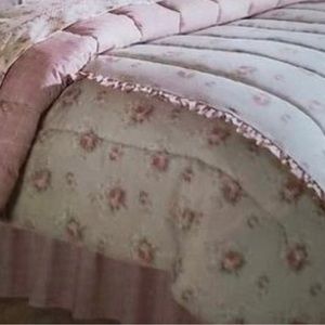 Laura Ashley Rosemoor Full Size Reversible Comforter Cottagecore Roses Ruffles